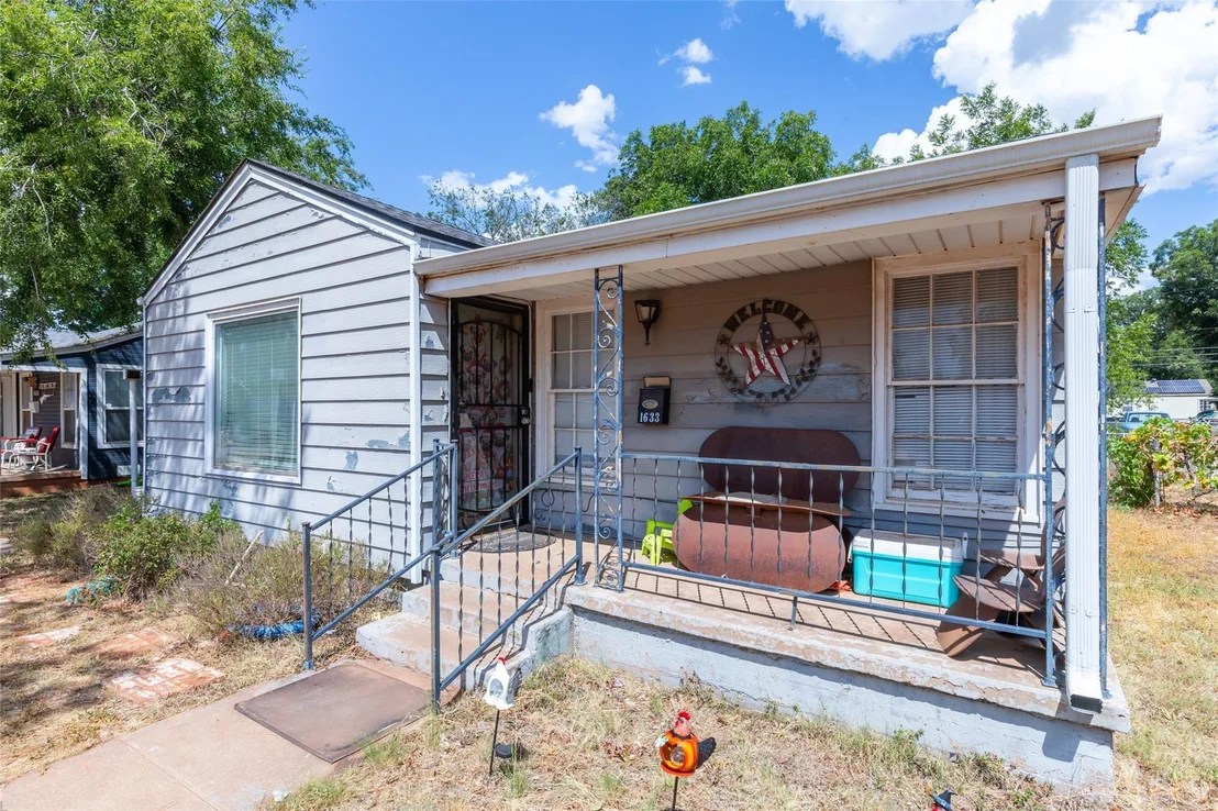 Photo of 1633 Shelton Street