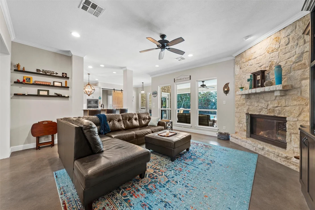 Photo of 580 Whispering Oaks