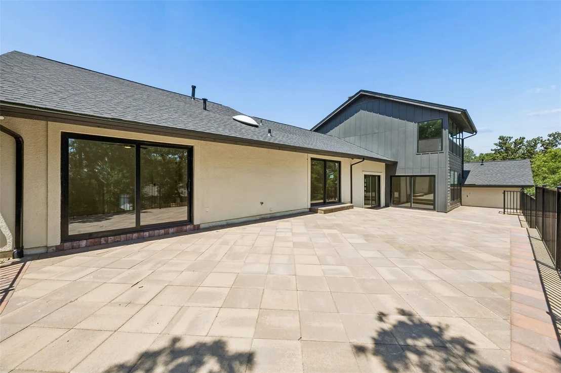 Photo of 2401 Chimney Hill Drive