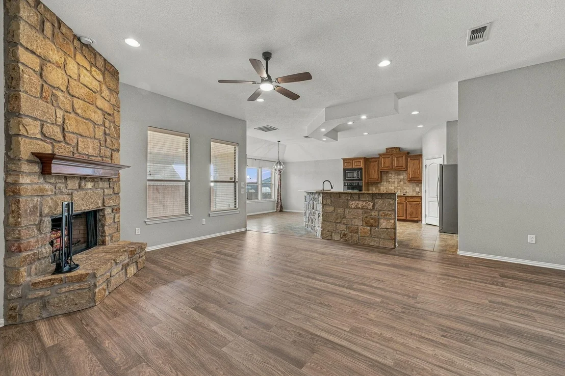 Photo of 914 Winding Road