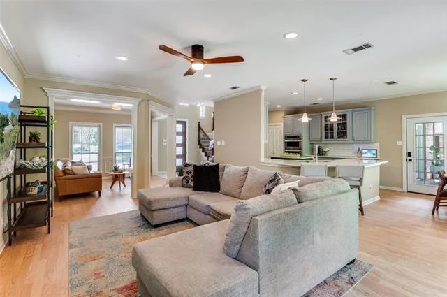Photo of 9727 Vinewood Drive