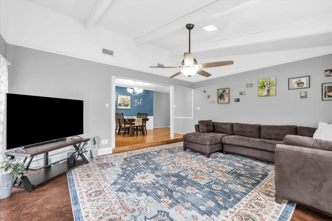 Photo of 913 Montclair Drive