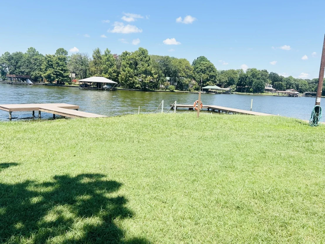 Photo of 305 Live Oak Lane