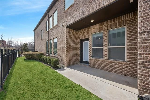 Photo of 648 Courtyard Lane