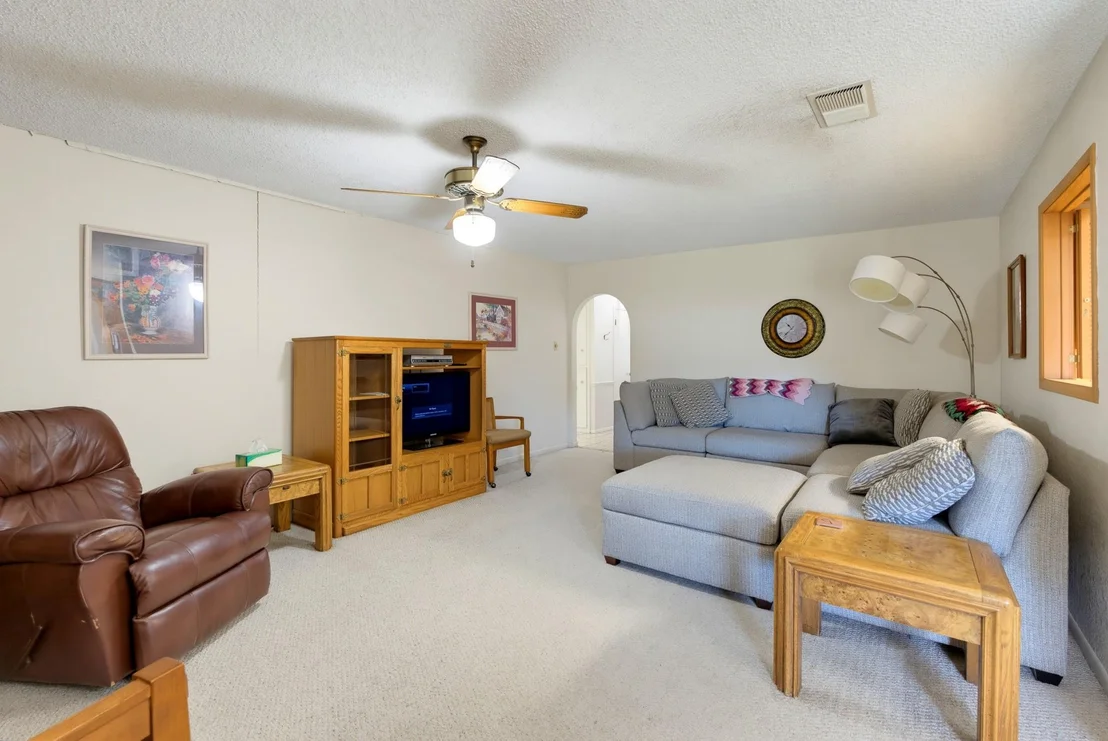 Photo of 709 Gary Ln