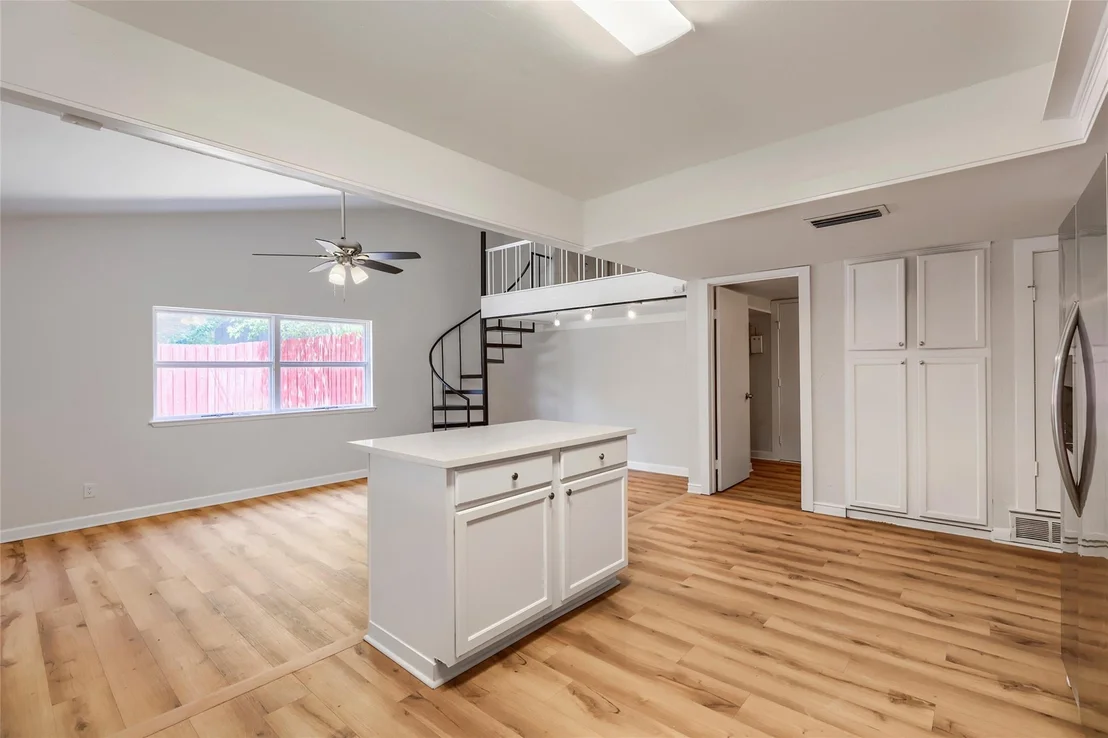 Photo of 6639 Roundrock Road