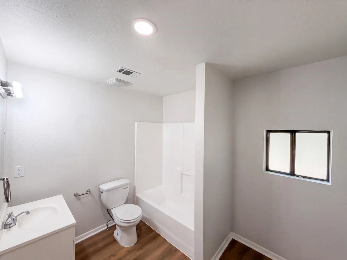 Photo of 1418 Moss Street