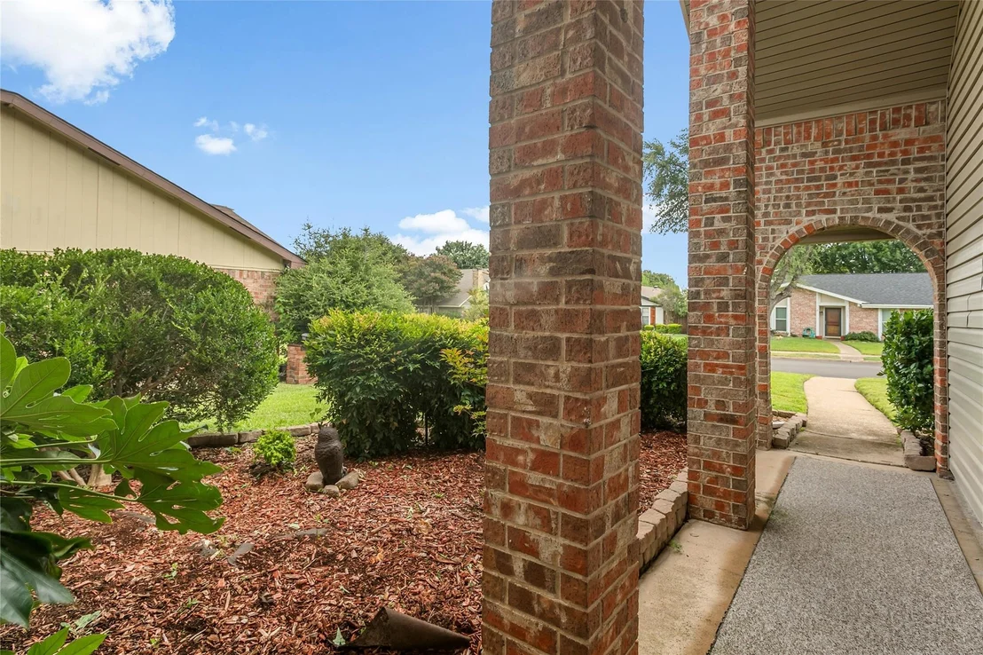 Photo of 3302 Ivanhoe Lane