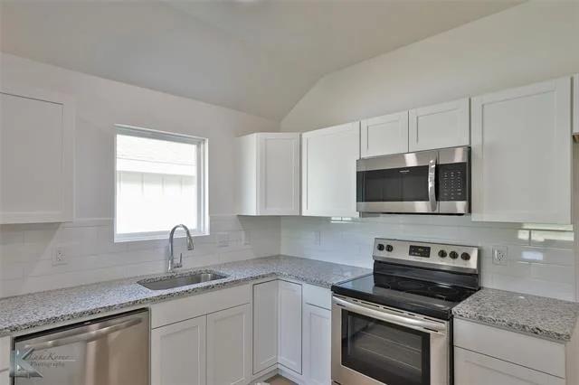 Photo of 2565 Bel Air