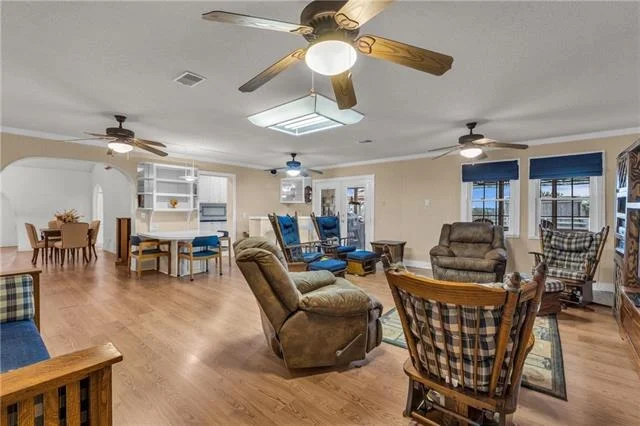 Photo of 1064 Warren Road