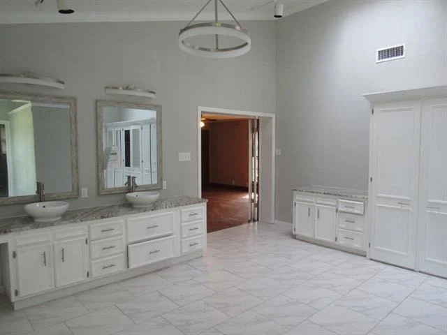 Photo of 3300 Oakridge Lane