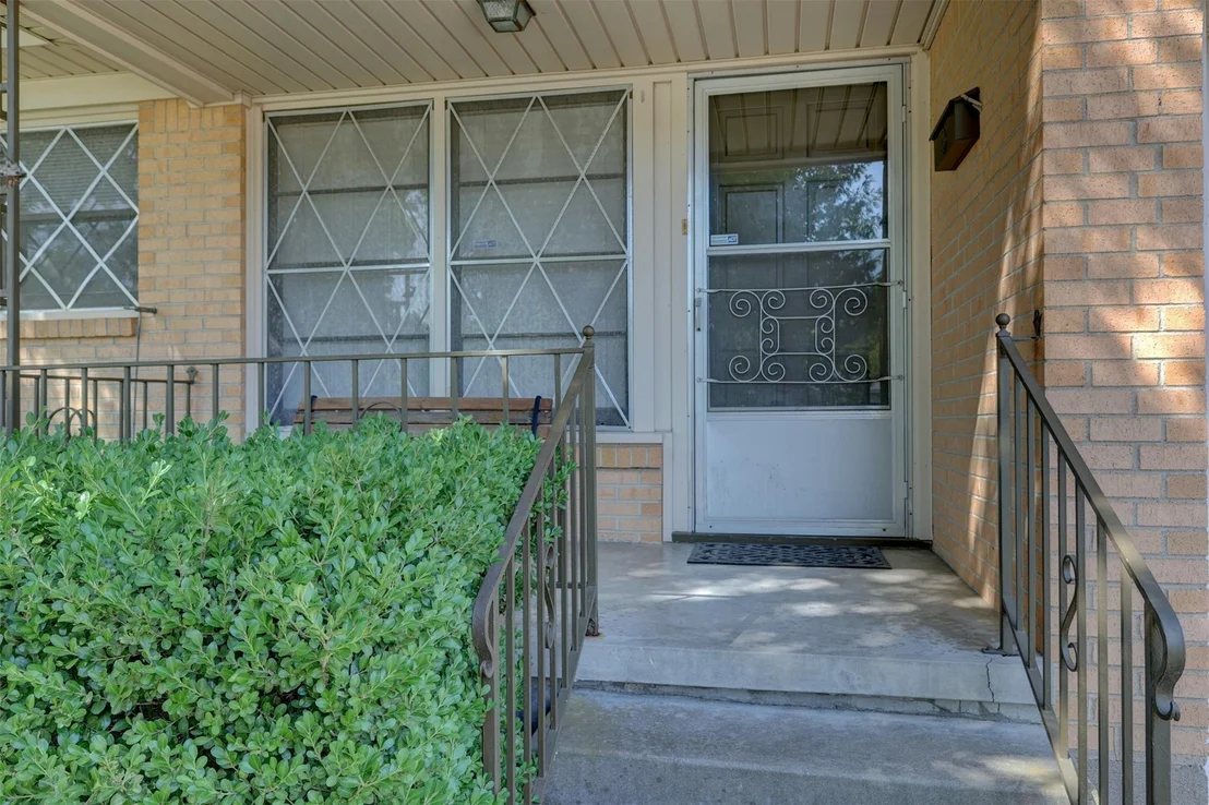 Photo of 2012 Mountainview Drive