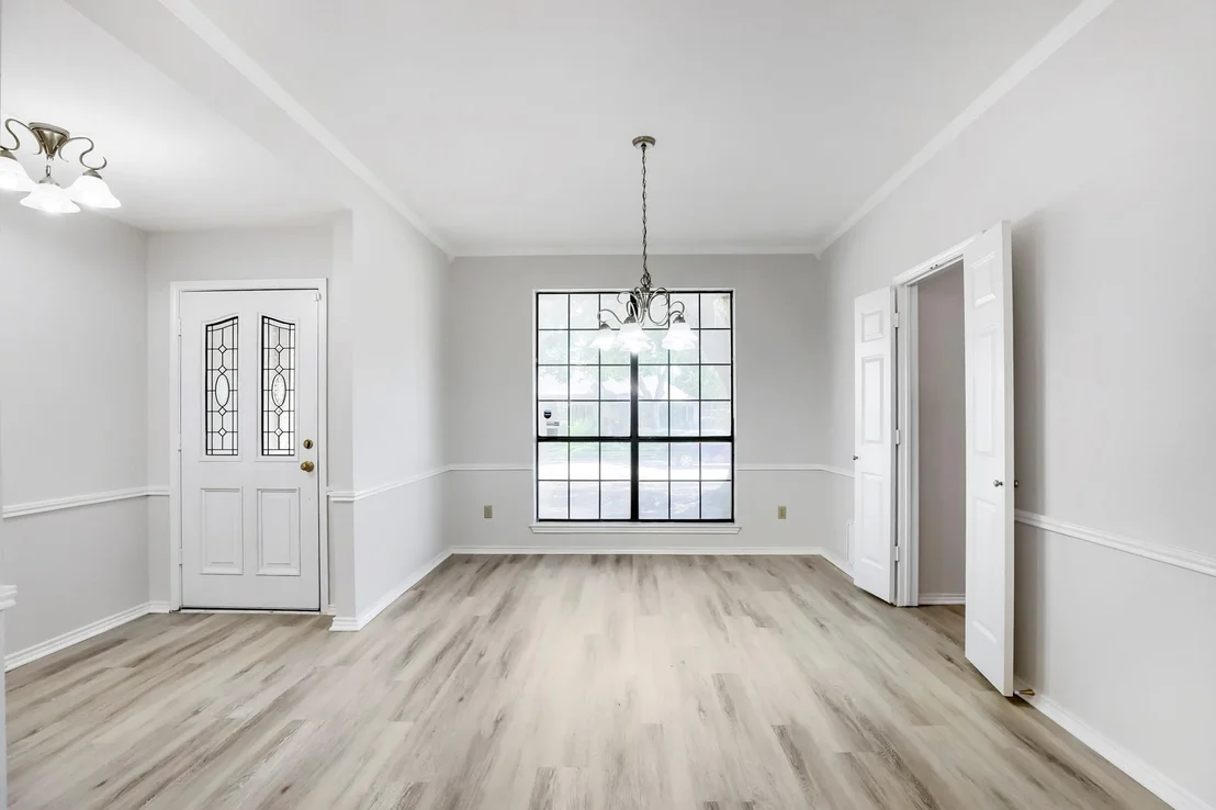 Photo of 734 Swallow Drive