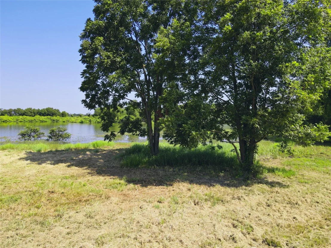 Photo of 5086 Waterfront Road
