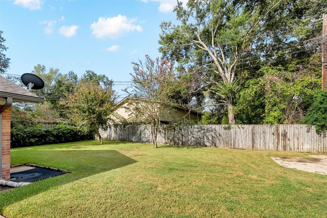 Photo of 925 Bradley Drive