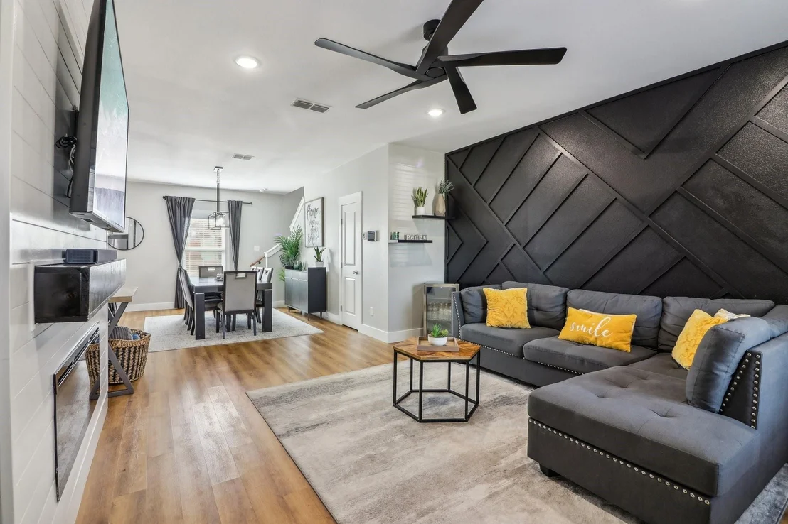 Photo of 6165 River Pointe Drive