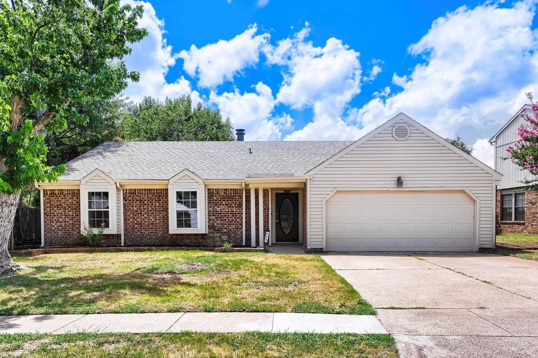 Photo of 314 Sandlewood Lane