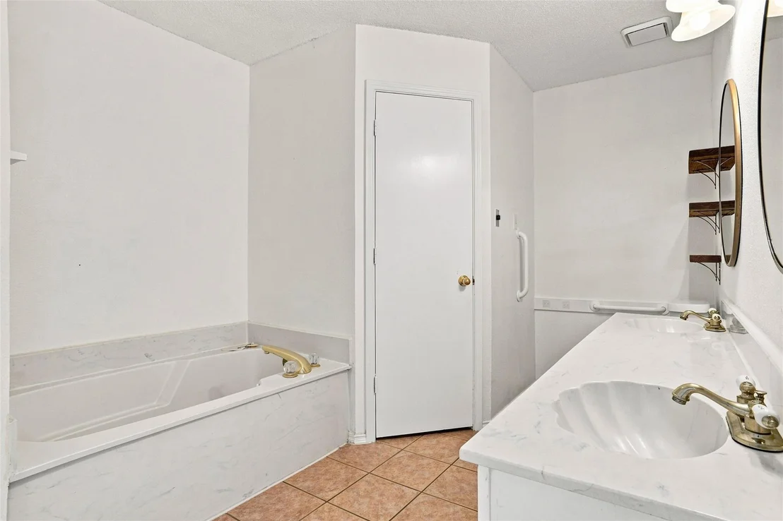 Photo of 1001 Flower Drive