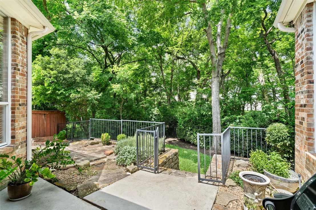 Photo of 905 Rolling Meadows Court