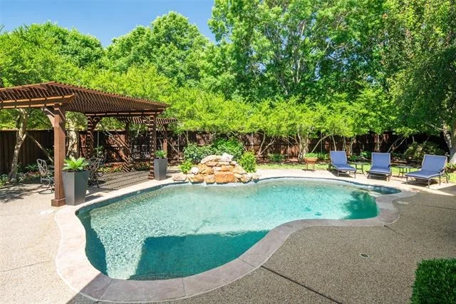 Photo of 909 Sonora Drive