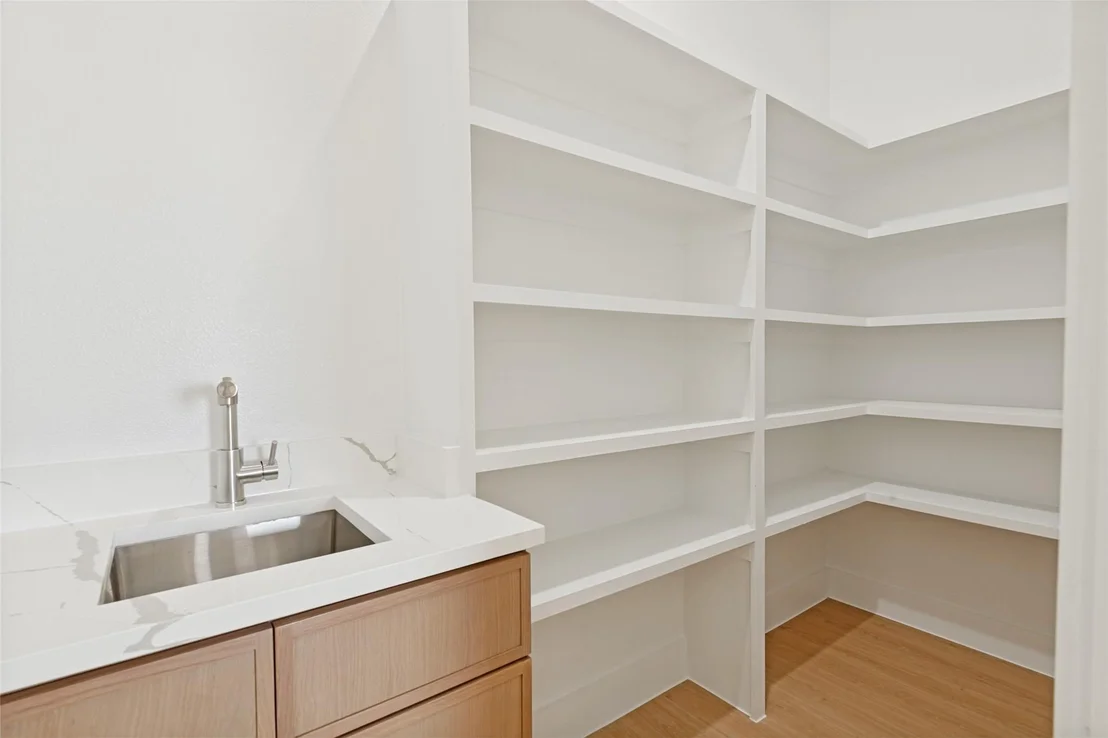 Photo of 1104 Devonshire Drive N