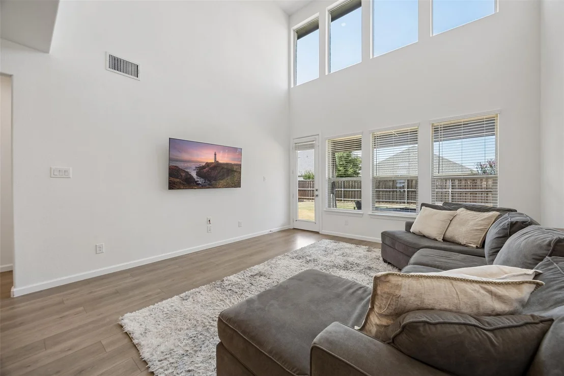 Photo of 621 Hummingbird Drive