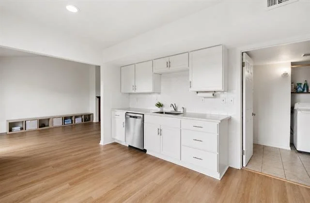 Photo of 5633 Powers Street