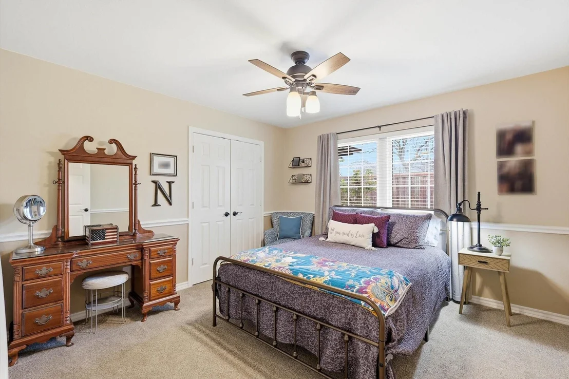 Photo of 312 Lakeside Oaks Circle