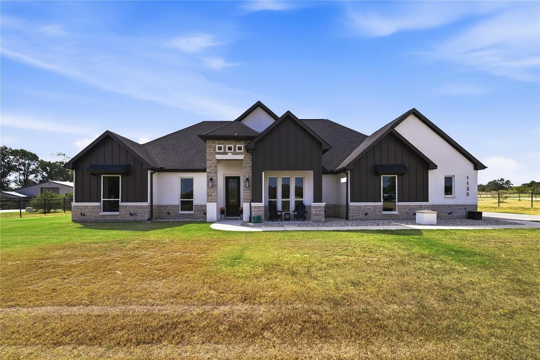 Photo of 1135 Paradise Parkway
