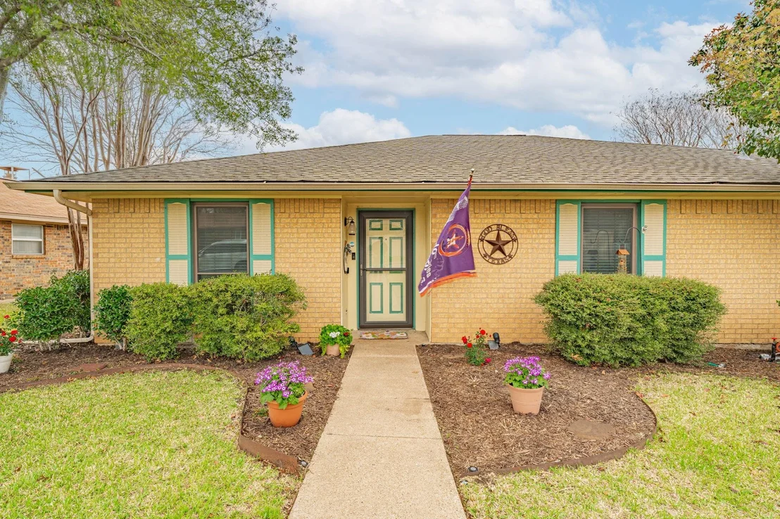 Photo of 401 Meadow Ridge Drive