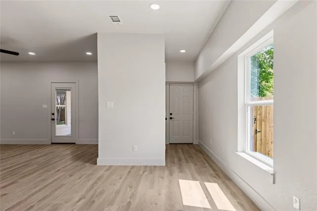 Photo of 502 W 6th Street
