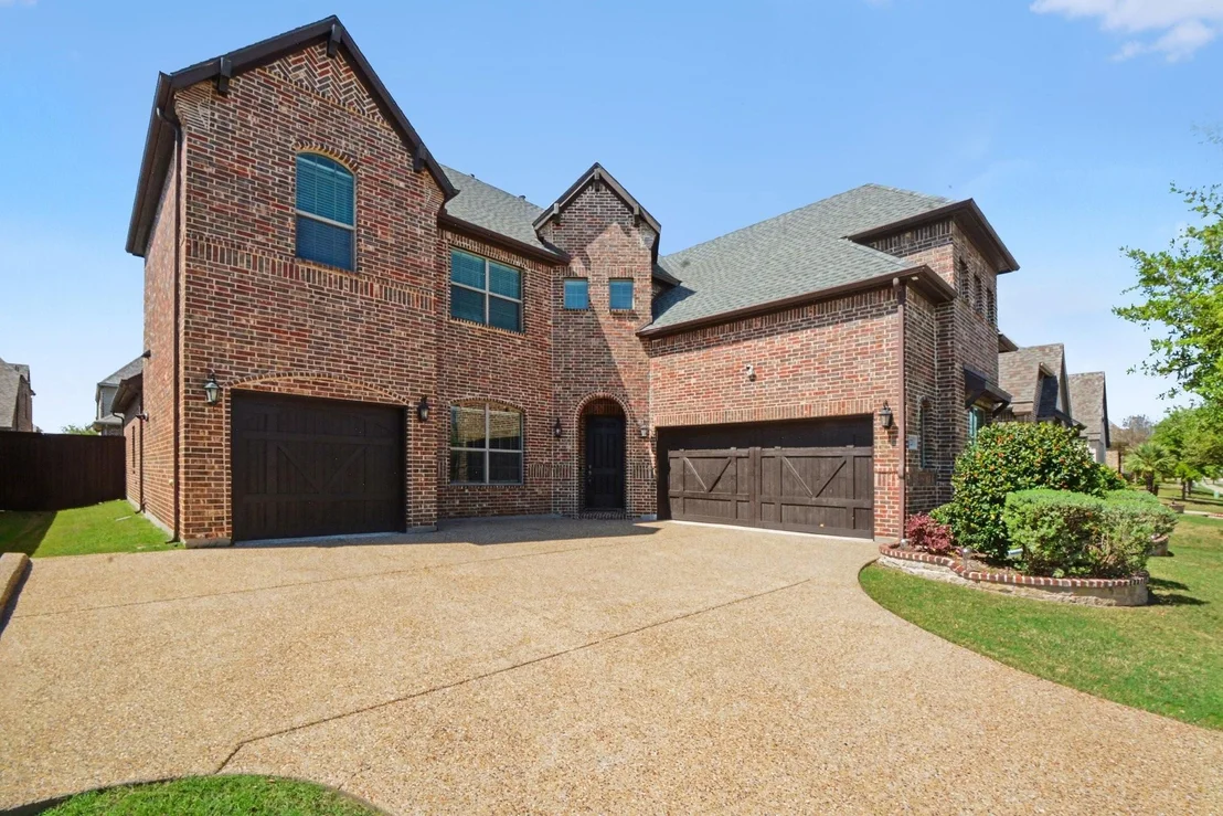 Photo of 3323 Royal Ridge Drive