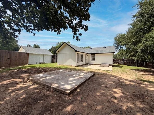 Photo of 420 Bluebonnet Drive