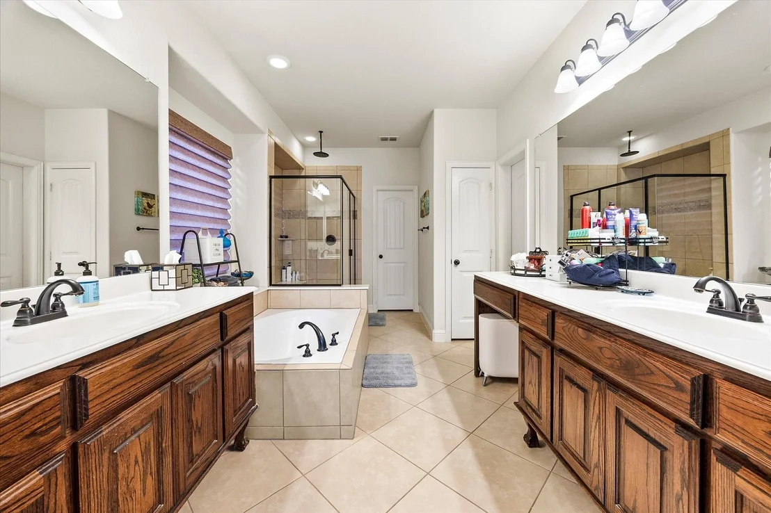 Photo of 1056 Knoxbridge Road