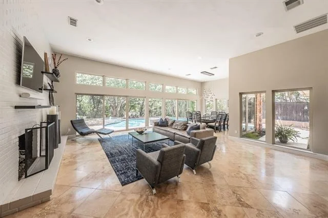 Photo of 1406 Riverview Drive