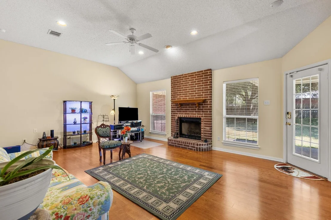 Photo of 2800 Comanche Trail