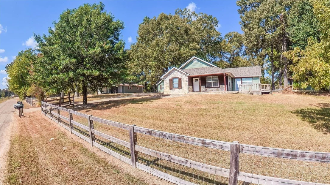 Photo of 237 Lakeview Circle