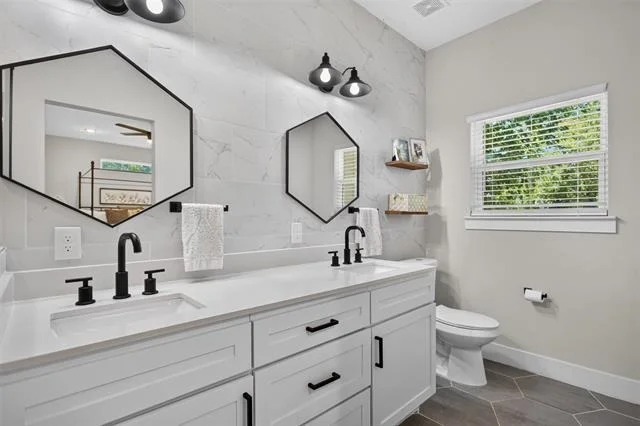 Photo of 2511 Gladstone Drive