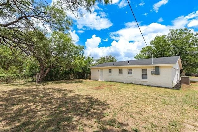 Photo of 2118 N Mockingbird Lane