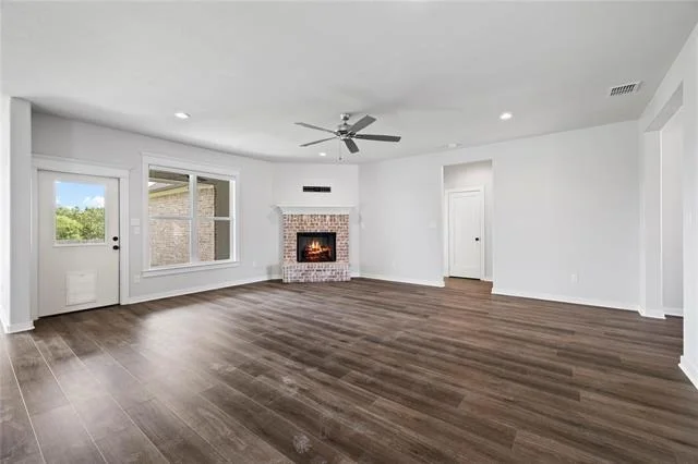 Photo of 118 Sides Boulevard