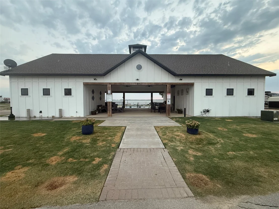 Photo of 6447 Peninsula Road