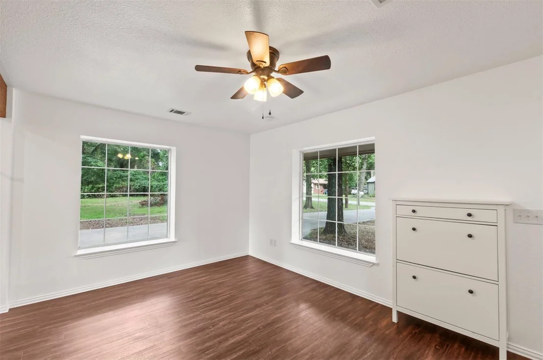 Photo of 921 Bradleys Bend