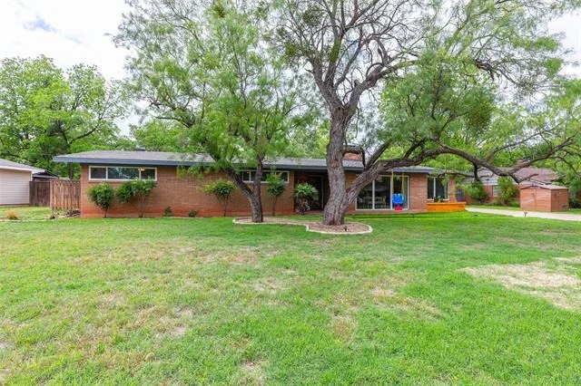 Photo of 734 Westwood Drive