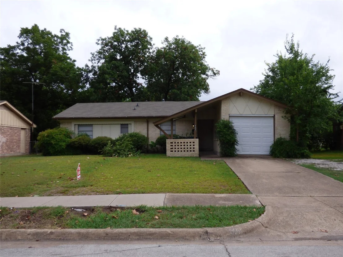 Photo of 502 Moonlight Drive