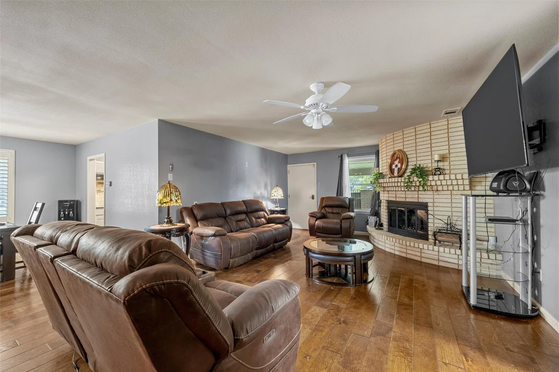 Photo of 5444 OLD LORENA Road