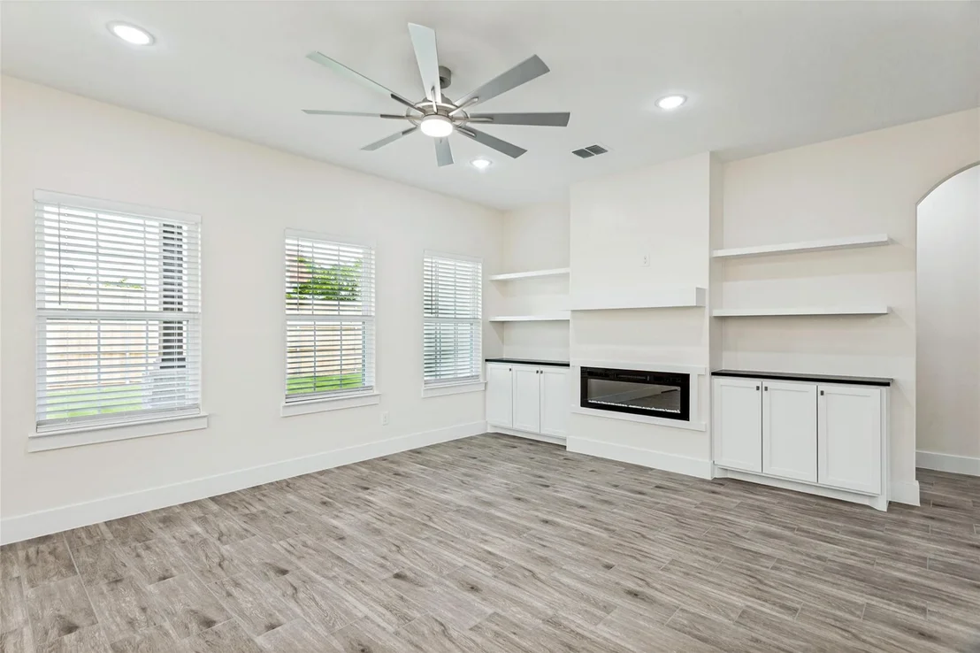 Photo of 901 E Devitt Street