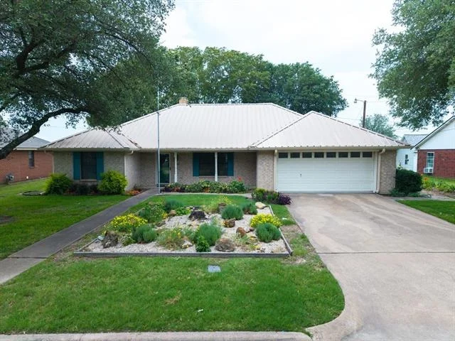 Photo of 812 Crestline Drive
