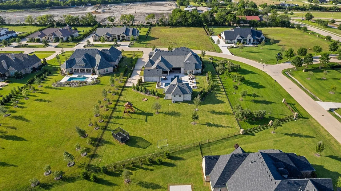 Photo of 660 Louise Drive