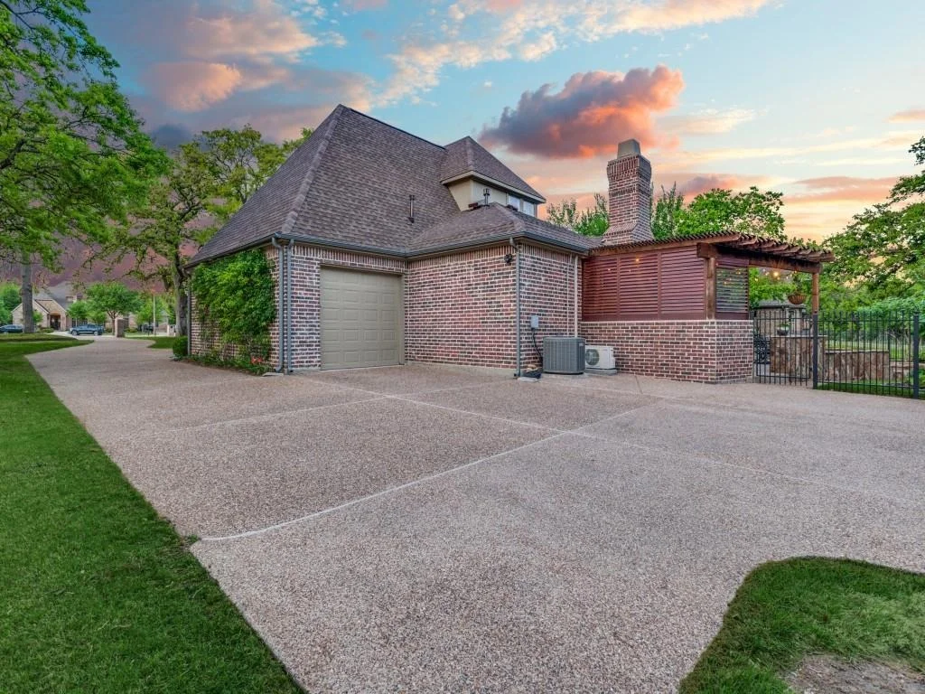 Photo of 701 Regency Court