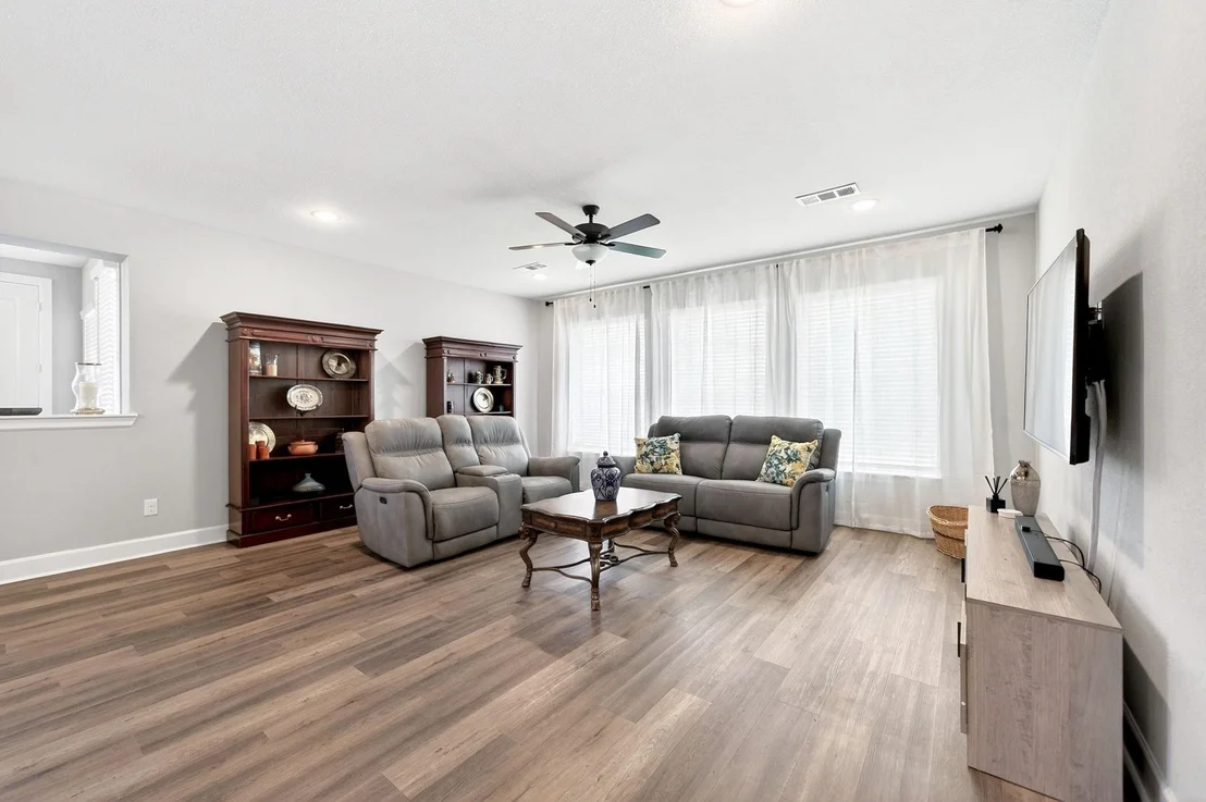 Photo of 1469 Lawnview Drive